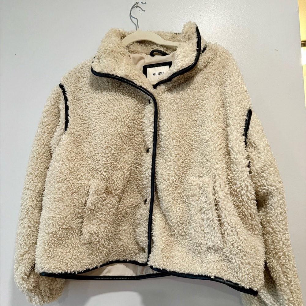 Hollister cream sherpa Jacket